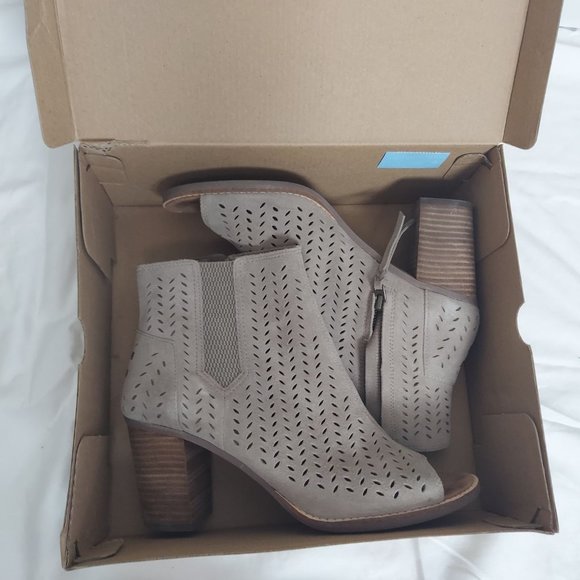 Tom's Majorica Ankle Boot  Peep Toe Perforated Leaf Suede Taupe Peep Toe Size 11 - Picture 4 of 6